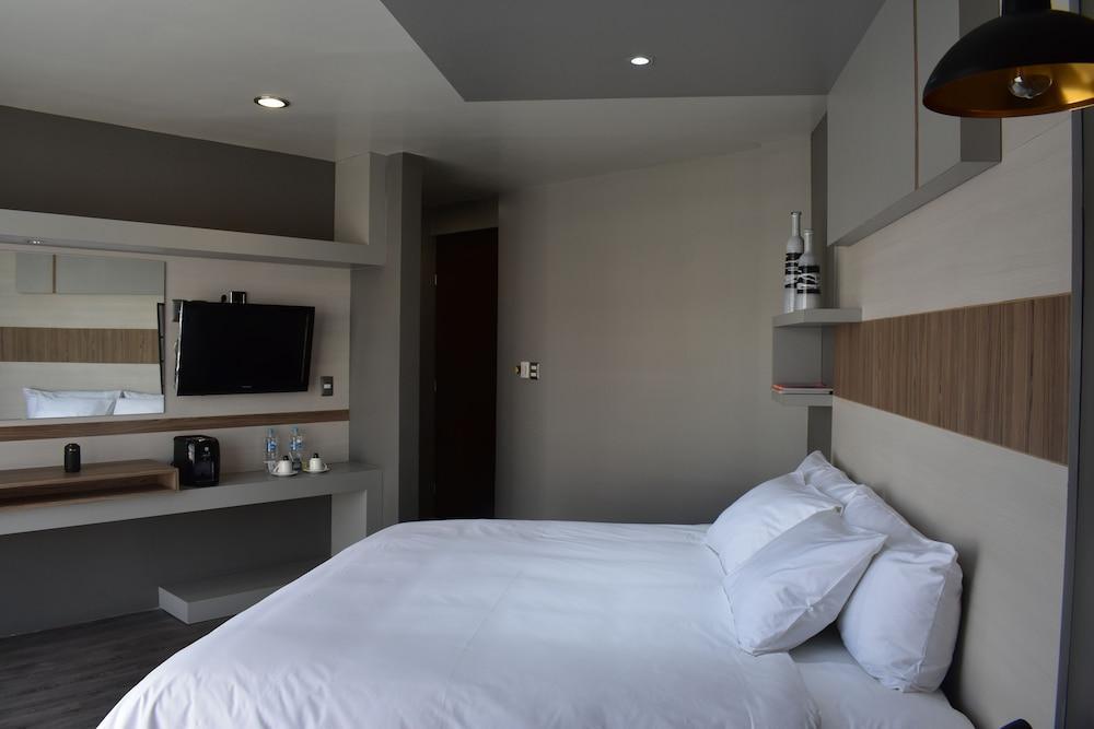 Esduma Hk Hotel Pachuca Экстерьер фото